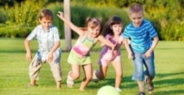 I bambini possono essere infettati dai funghi all'aperto